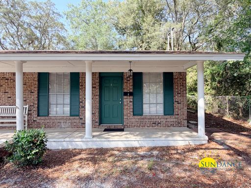 Great 1 Bedroom Unit in the heart of Fort Walton! – photo 1