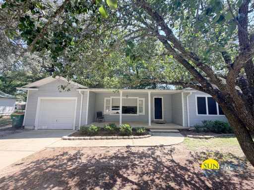 Charming 3-Bedroom Niceville Home with Boat Parking & Nearby Boat Ramp! – photo 1