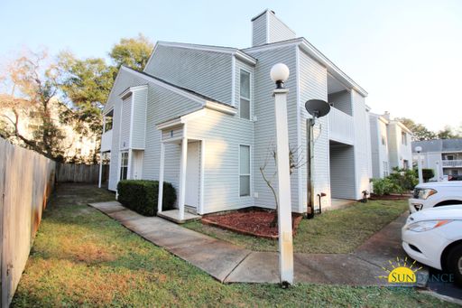 Great 2 Bedroom Unit in Fort Walton Beach! – photo 1