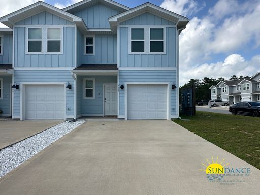 Charming 3-Bedroom Townhome in Gulf Breeze!