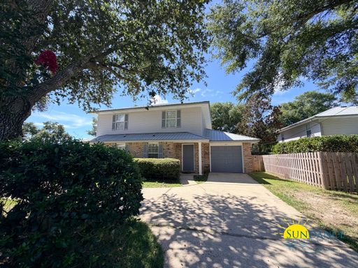 2 Bedroom 2.5 Bath Townhome Centrally Located in Fort Walton Beach! – photo 1