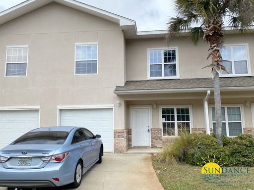 Beautiful 3 Bedroom Townhouse Near Hurlburt Field! – photo 1