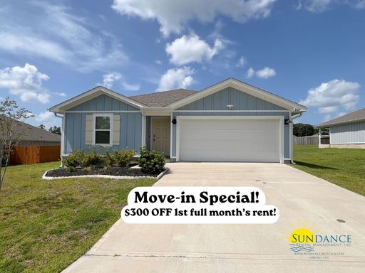 Spacious 4-Bedroom Home in Silver Lake Village, Crestview! – photo 1