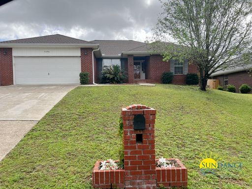 Spacious 4 Bedrooms in South Crestview! – photo 1