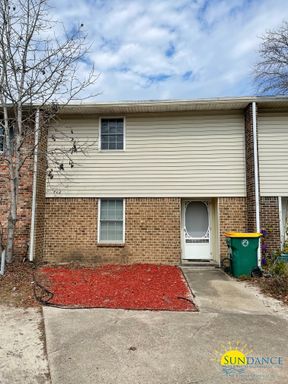 Adorable 3 Bedroom Townhouse In Fort Walton Beach! – photo 1