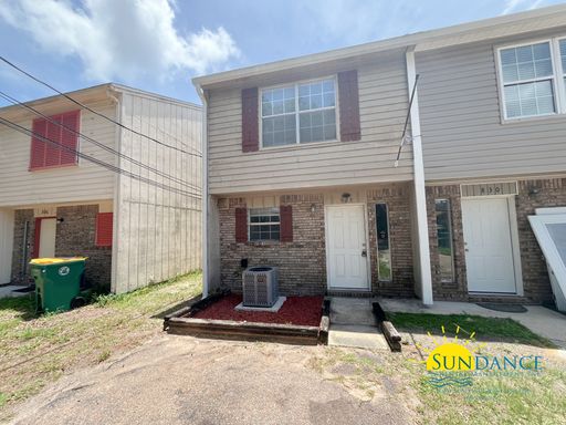 Charming 2 Bedroom Townhouse in Fort Walton Beach close to both bases! – photo 1
