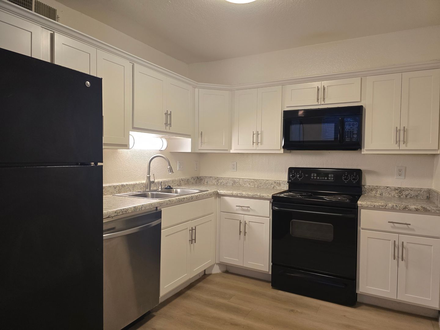 Mesa Apartment: 1107 E. University Dr