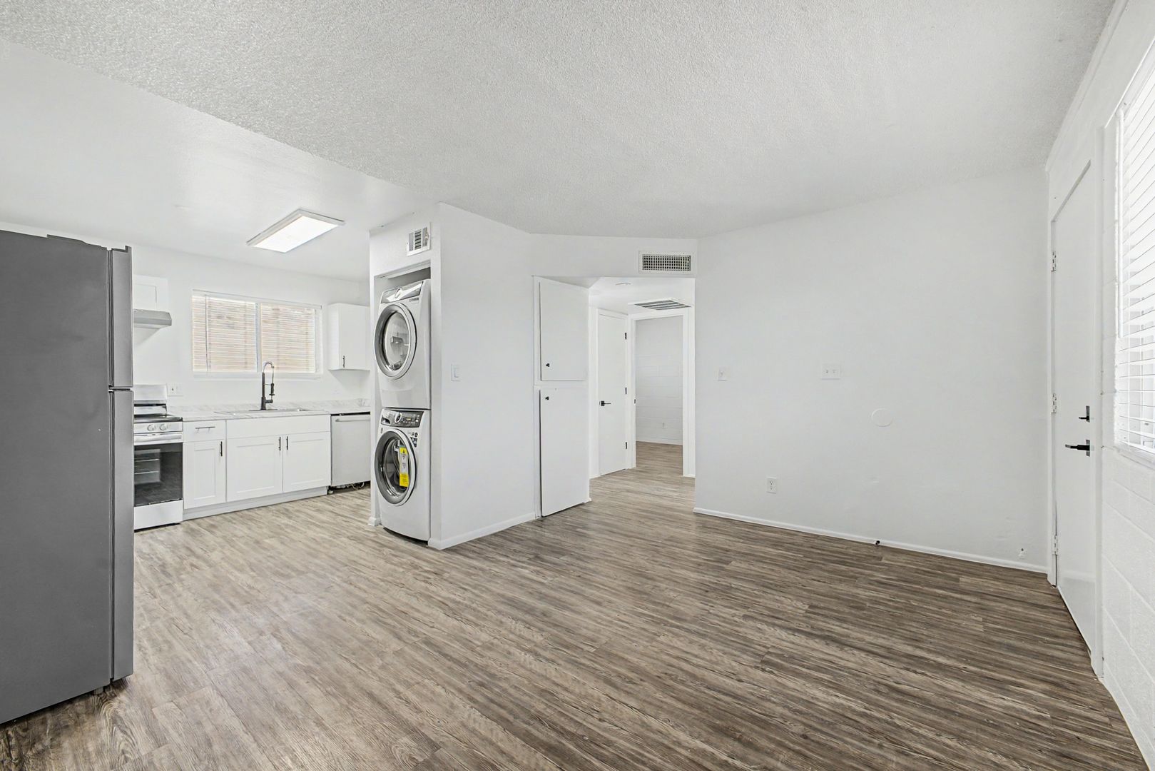 Phoenix Apartment: 9514 N. 8th St