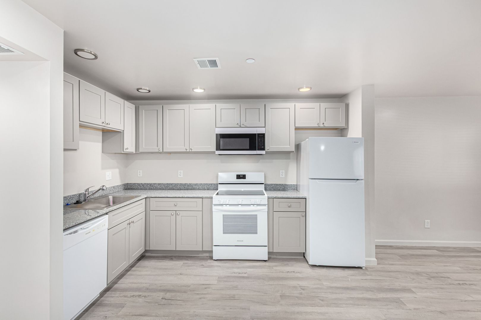 Phoenix Apartment: 2121 W Adams St