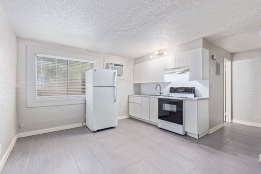Studio Apartment - All Utilities Included - 6 Weeks Free Rent! – photo 1