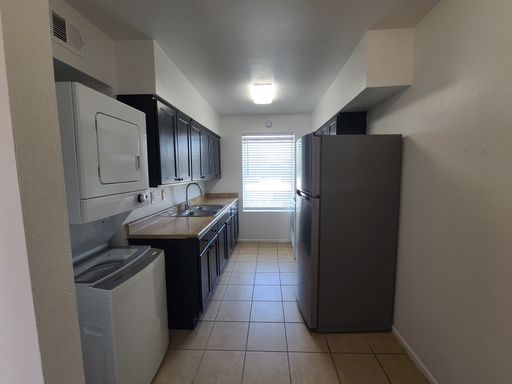 Large 2 bedroom 2 bathroom- Gilbert & University- 1st Month FREE – photo 1