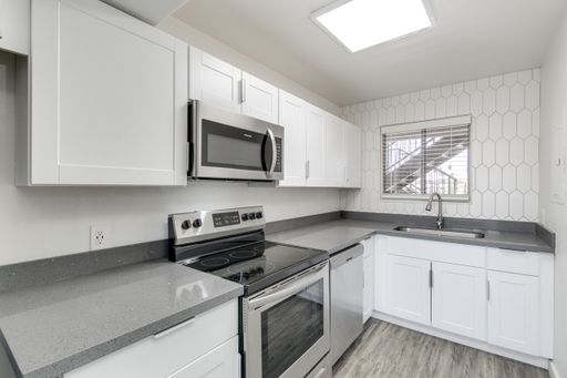 Remodeled 2 bedroom/2 bathroom- Rural & University ASU – photo 1