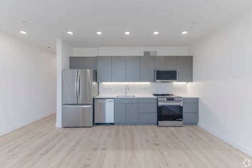 Sleek Phoenix Apartment with Smart Security, EV Charging & Free Rent! – photo 1