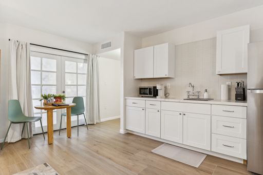$0 First Month! Remodeled Phoenix Studio w/ Pool, Spa & First Month Free! – photo 1