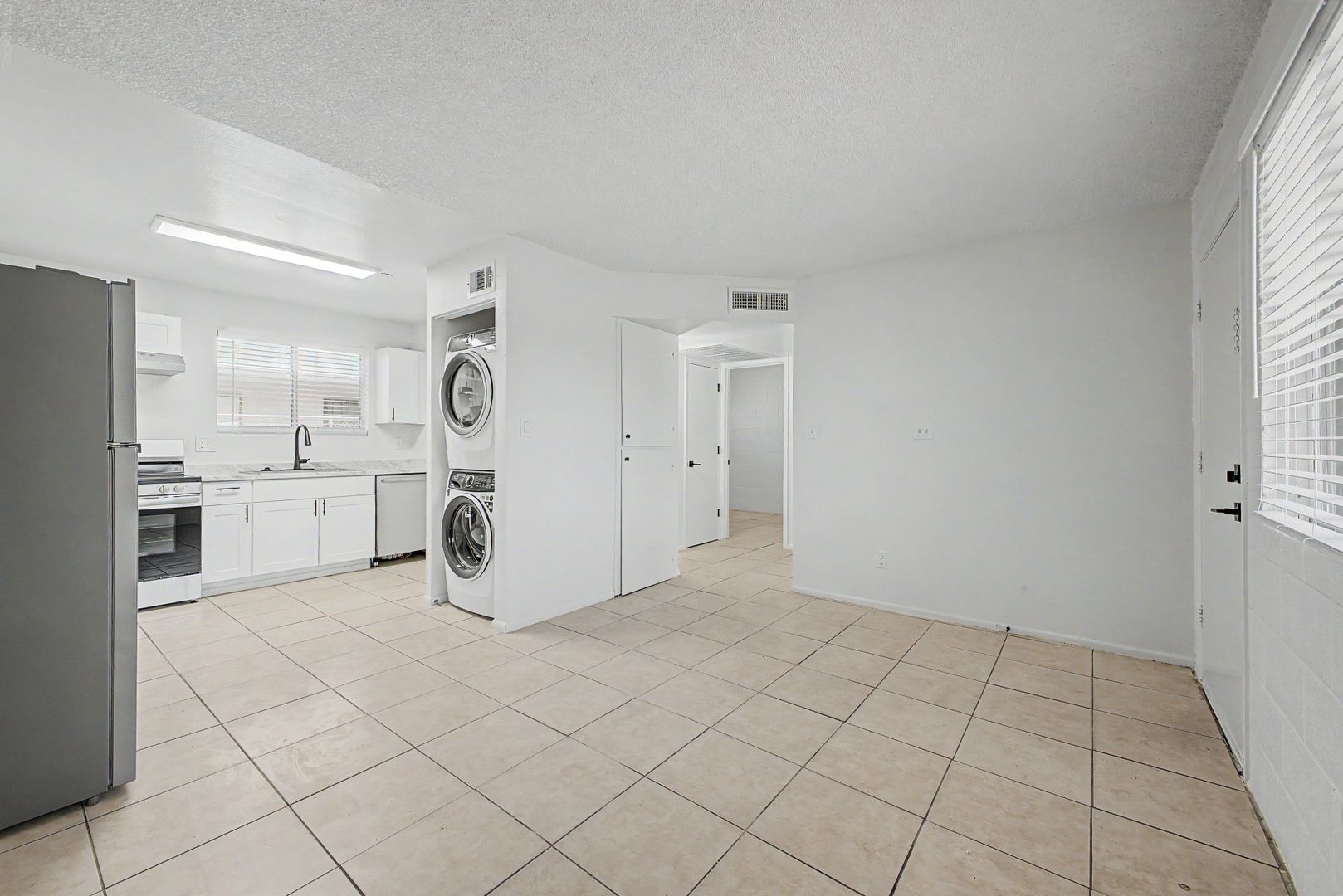 Phoenix Apartment: 9514 N. 8th St