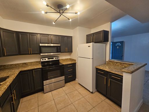Upgraded 3BR/2BA Mesa Condo | Gated Community, Pool + Stainless Steel Appliances – photo 1