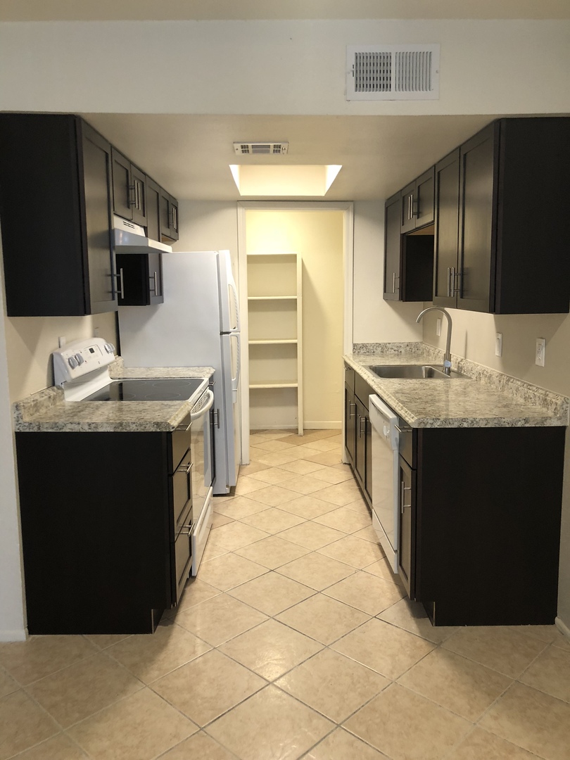 Mesa Apartment: 633 W. 1st Ave.