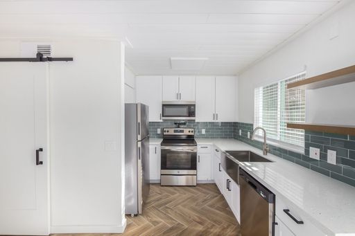 Two Bedroom Townhome on Mill Ave. & University! First month FREE – photo 1