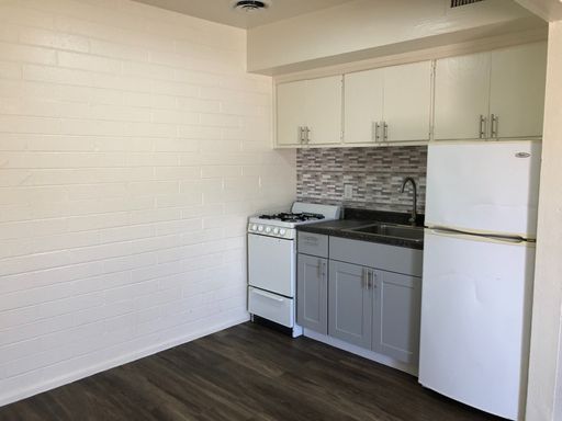 Quiet Complex - One Bedroom - Tons of parks! – photo 1