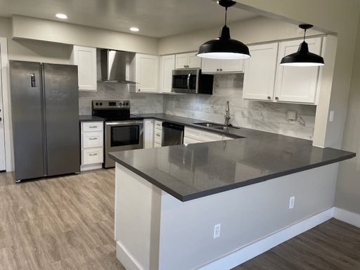 Beautiful, Spacious Two Bedroom Two Bathroom with Pool! – photo 1