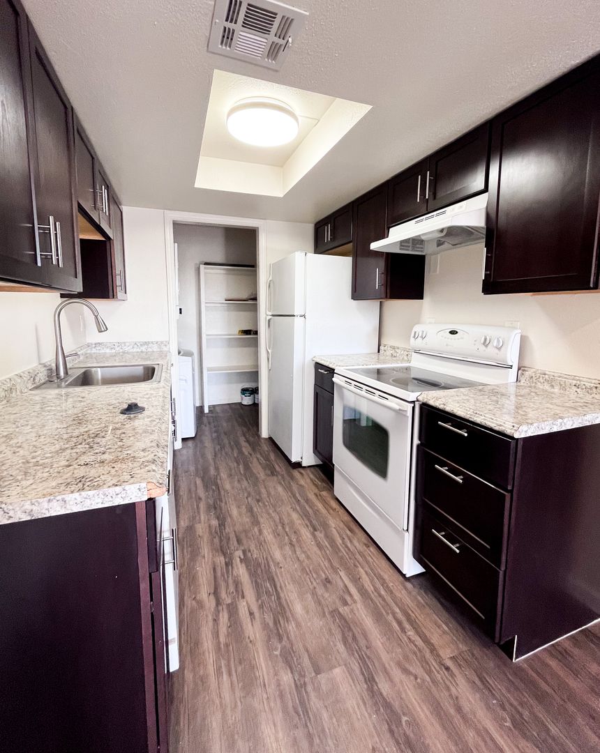 Mesa Apartment: 633 W. 1st Ave.