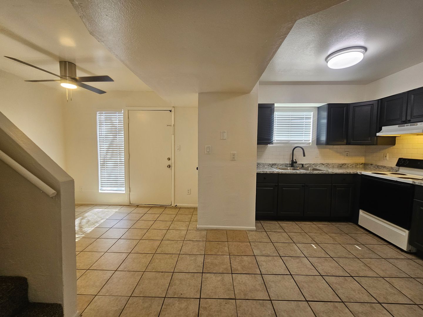 Mesa Apartment: 1715 E. Pepper Circle