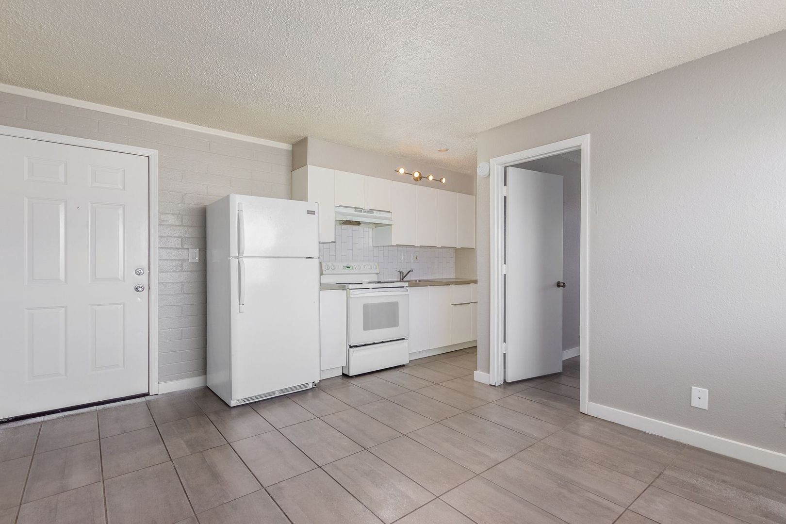 Phoenix Apartment: 901 E. Pierce St.