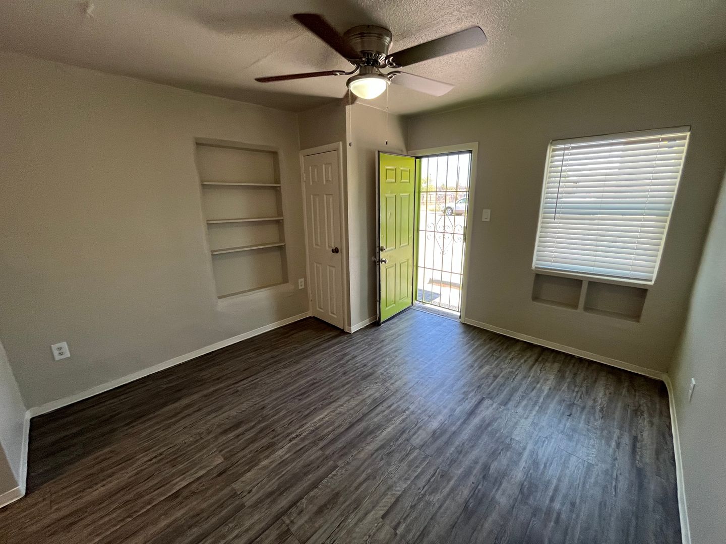 Phoenix Apartment: 1846 E. Washington St.