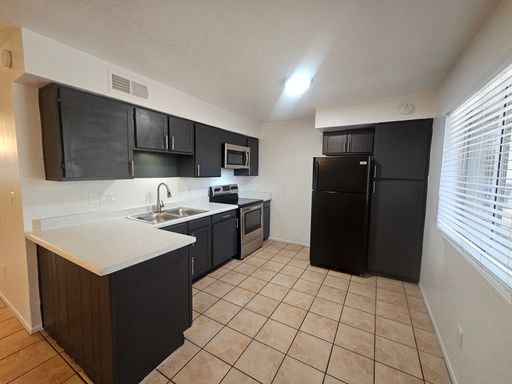 2 Bed 1 Bath Triplex – Single Level, W/D, Carport – Mesa- 1 Month FREE rent – photo 1