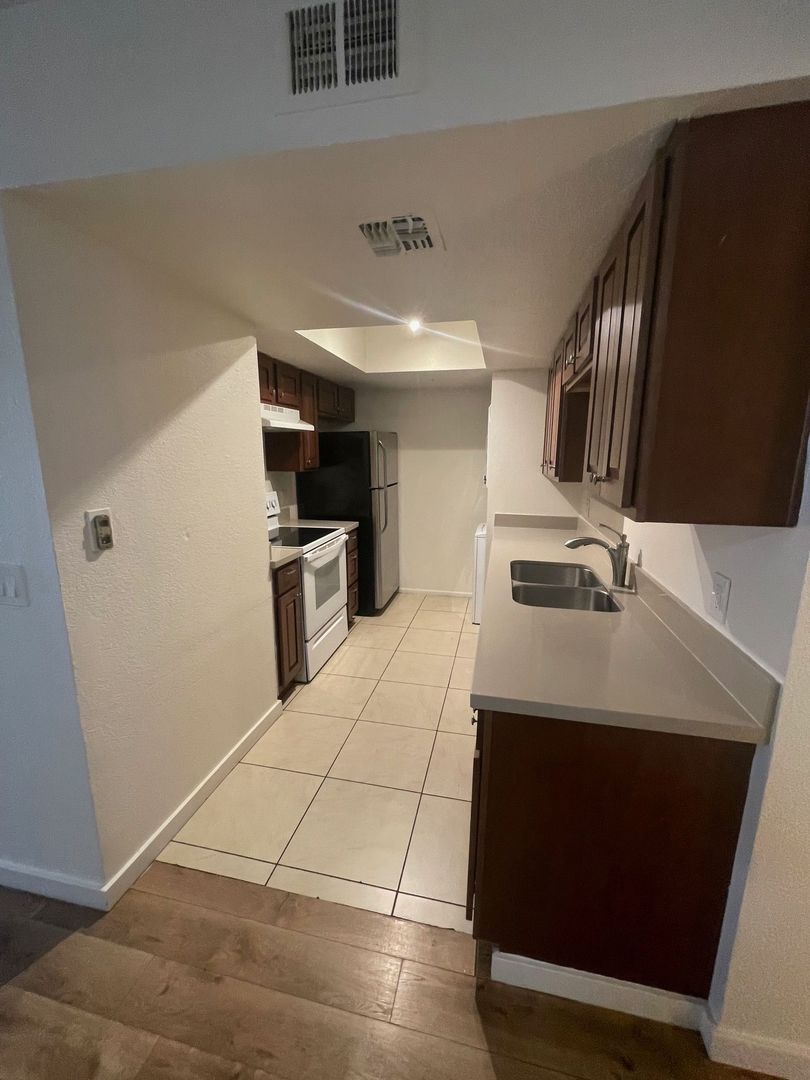 Phoenix Apartment: 1916 N 32nd St