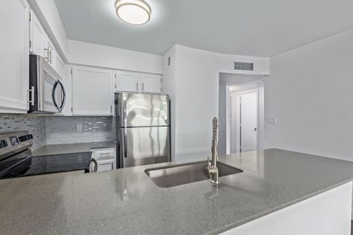 $0 Move-In Special | Spacious 2 Bedroom Townhome with In-Unit Washer & Dryer | Gated Community – photo 1