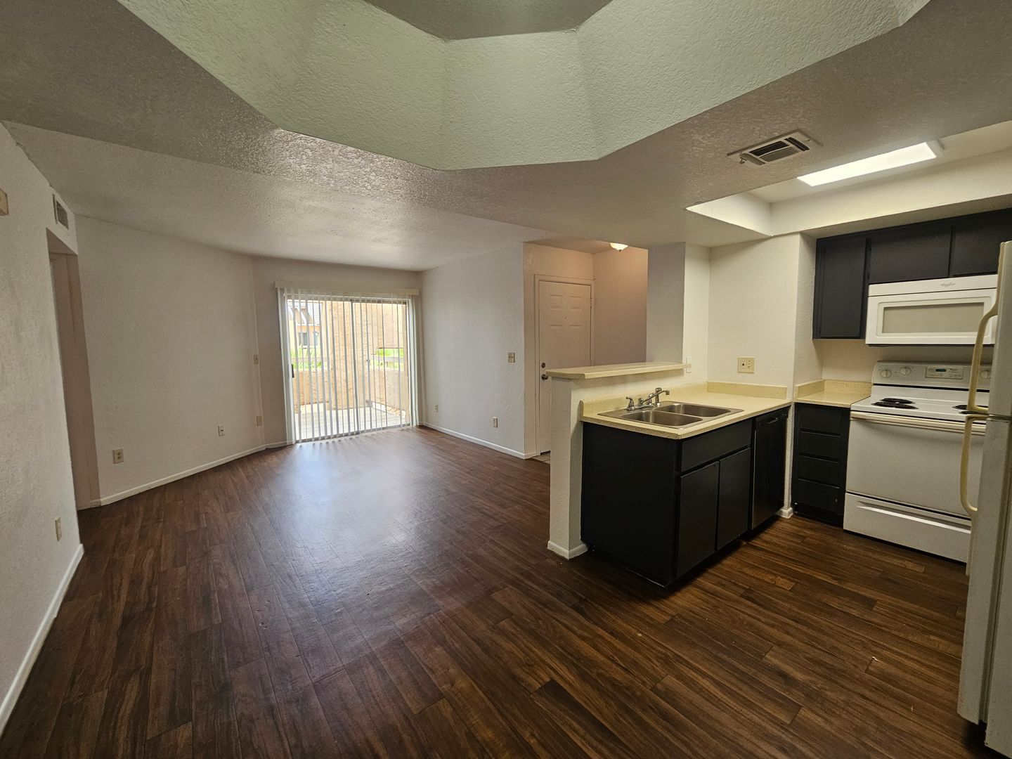 Tempe Apartment: 1370 S. Price Rd.