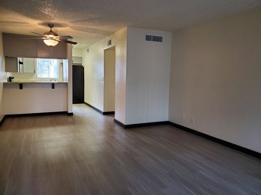Spacious 2 bedroom - 2 Bath - move in special - close to downtown Mesa with Restaurants – photo 1
