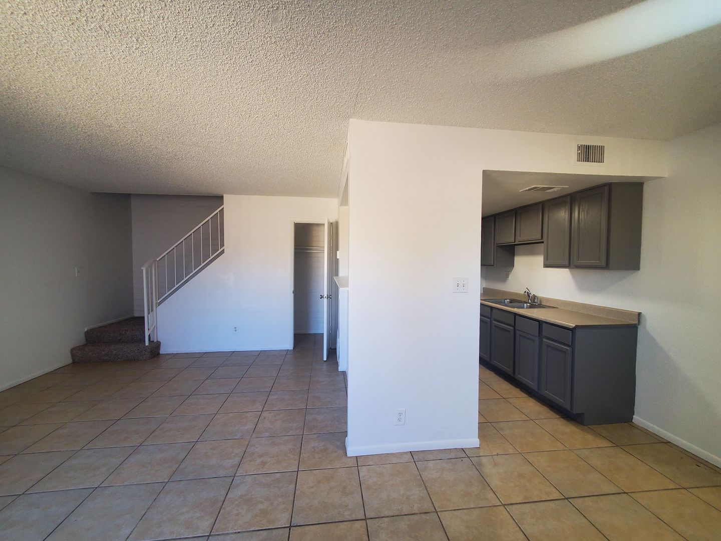 Phoenix Apartment: 4212 S. 47th St.
