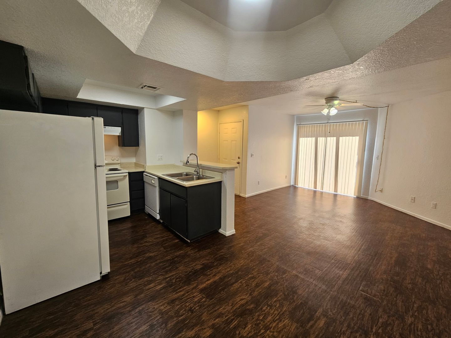 Tempe Apartment: 1370 S. Price Rd.