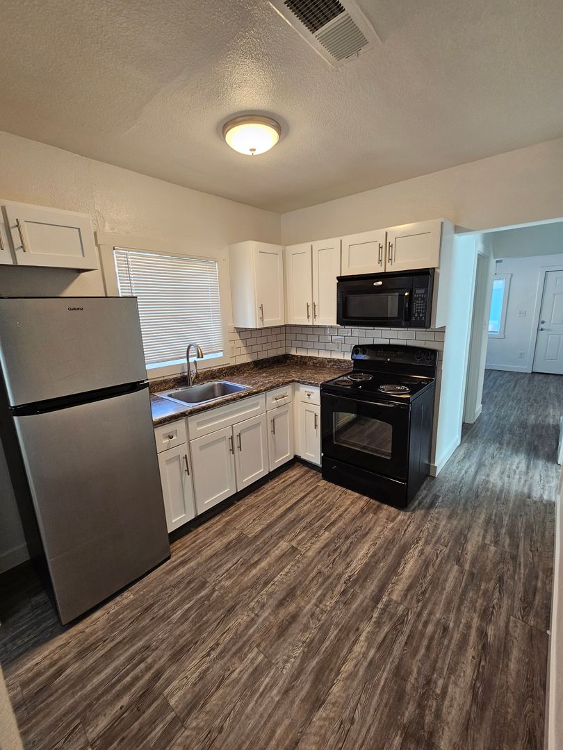 Phoenix Apartment: 6216 S. 10th St.