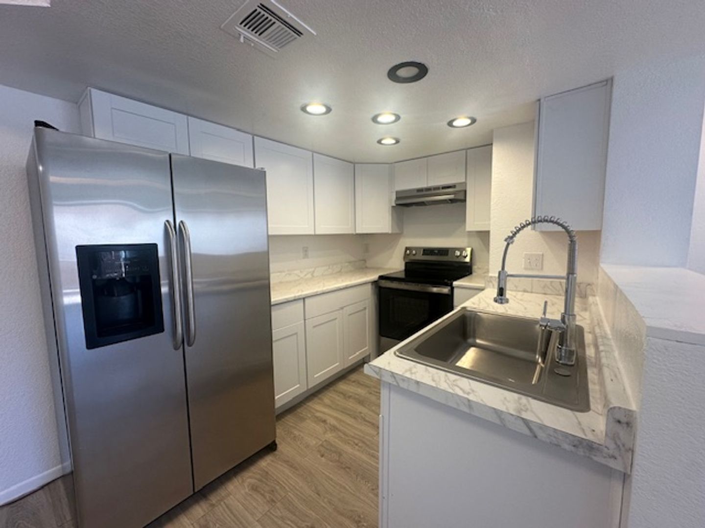 Tempe Apartment: 1370 S. Price Rd.