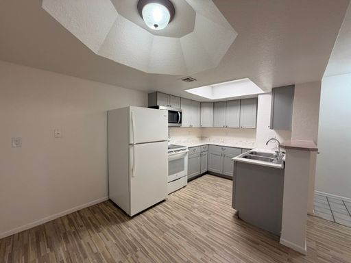 $99.00 1st month rent - 2 Bedroom Tempe/ASU/MCC - Covered parking – photo 1