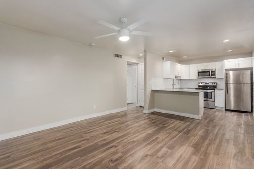 4 Weeks Free! Spacious 2 Bedroom Garden Style Apartment in Gated Community – photo 1