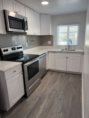 Updated one bedroom in Uptown Phoenix $0 Rent for One Month! – photo 1