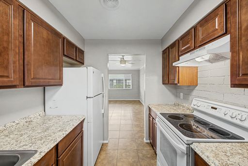 1st Month Free! Garden Style 1 Bedroom | Storage Included – photo 1