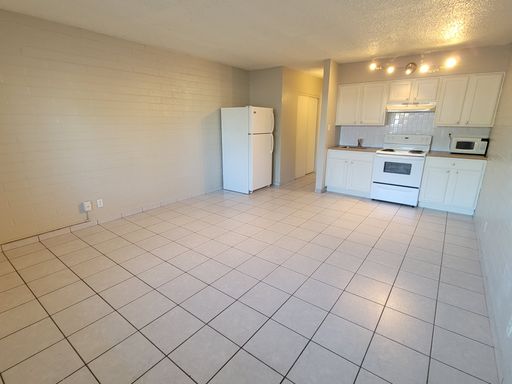 Studio, Phoenix AZ | Roosevelt Row | All Utilities Included | 6 Weeks Free! – photo 1