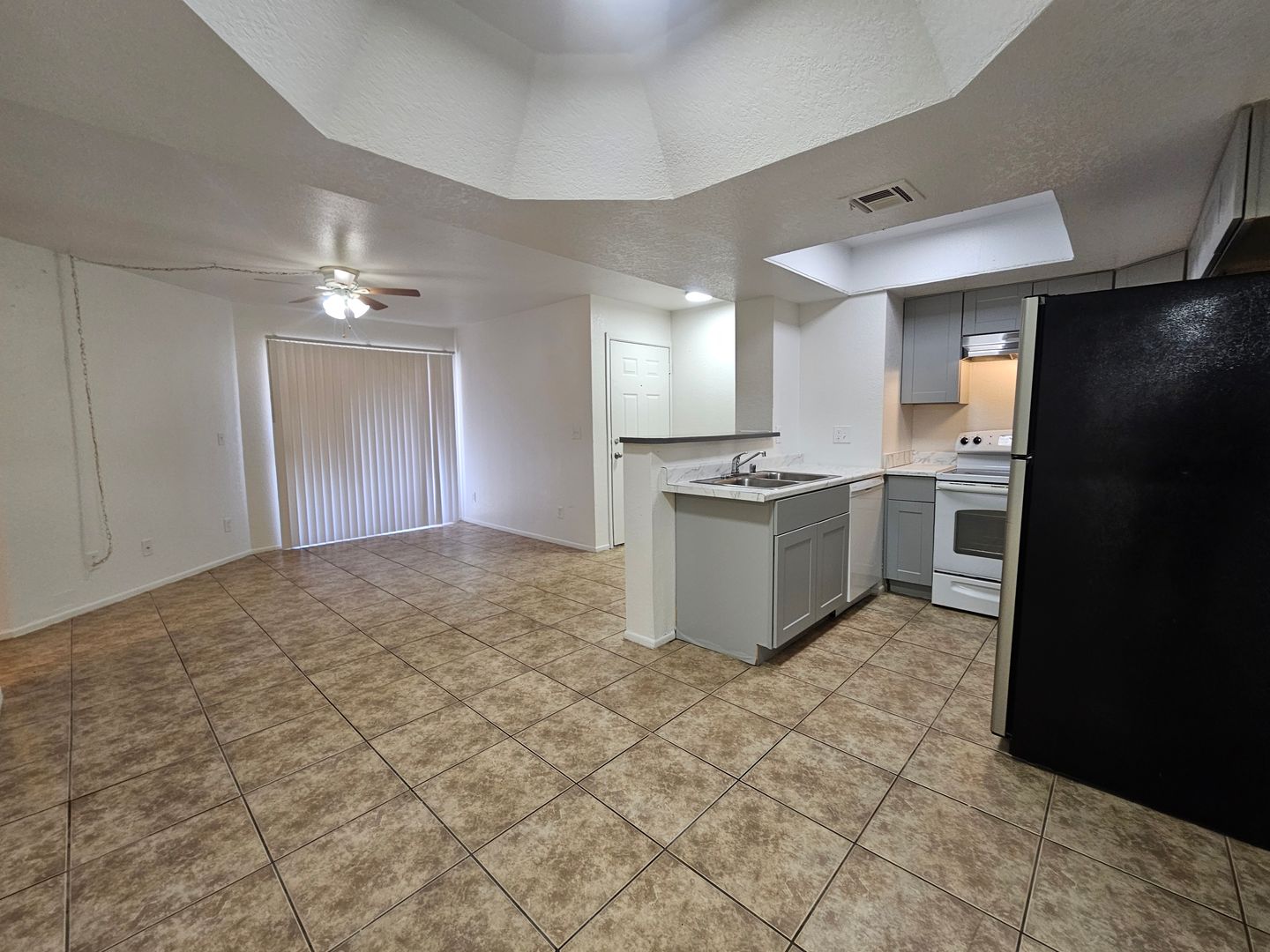 Tempe Apartment: 1370 S. Price Rd.