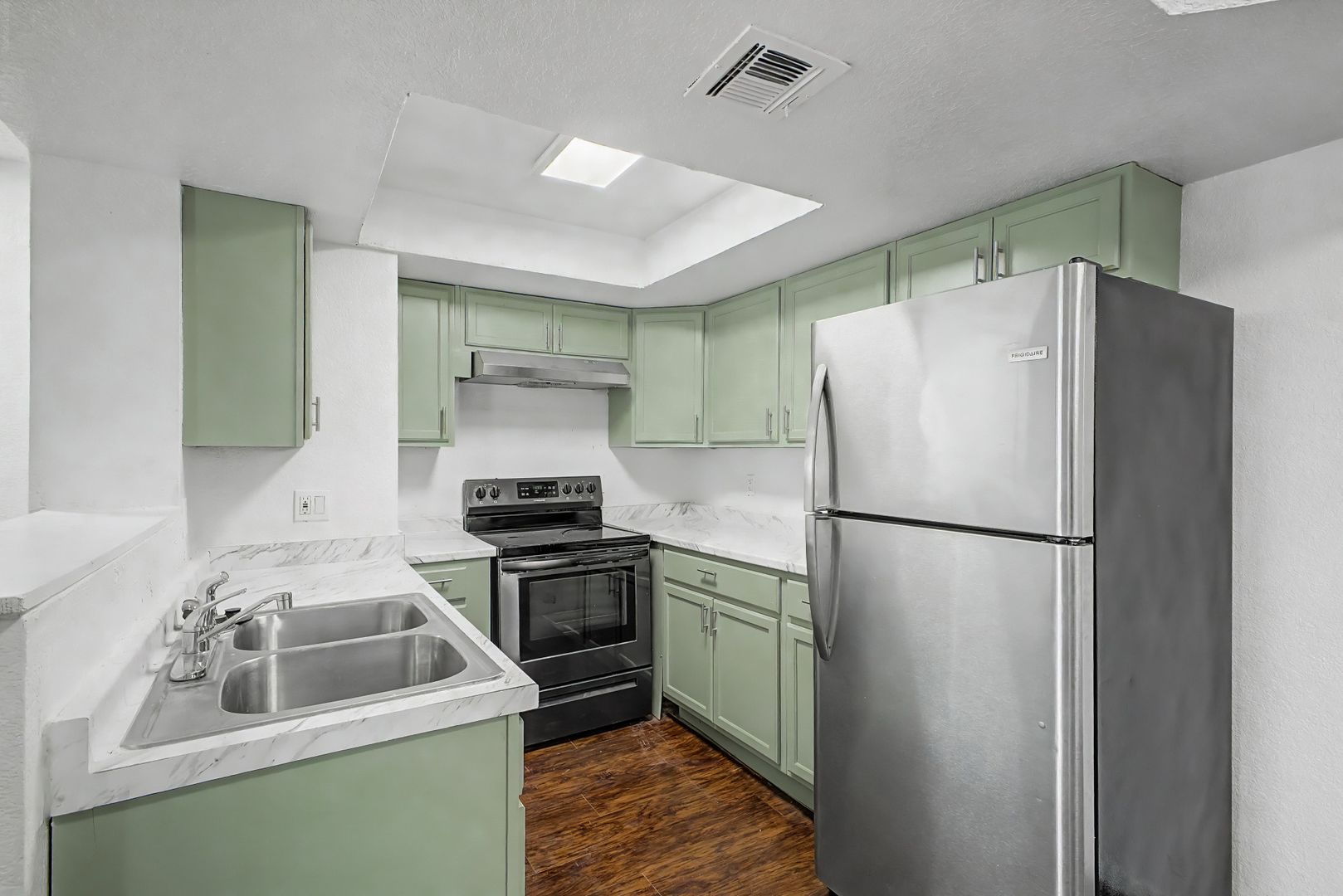 Tempe Apartment: 1370 S. Price Rd.