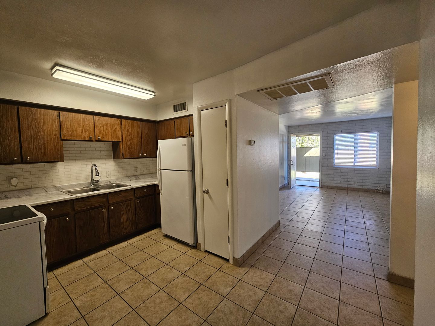 Buckeye Apartment: 180 N. Apache Rd.