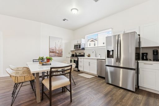 Charming Phoenix/Scottsdale Casita w/ Private Yard, Pool + First Month Rent Free! – photo 1