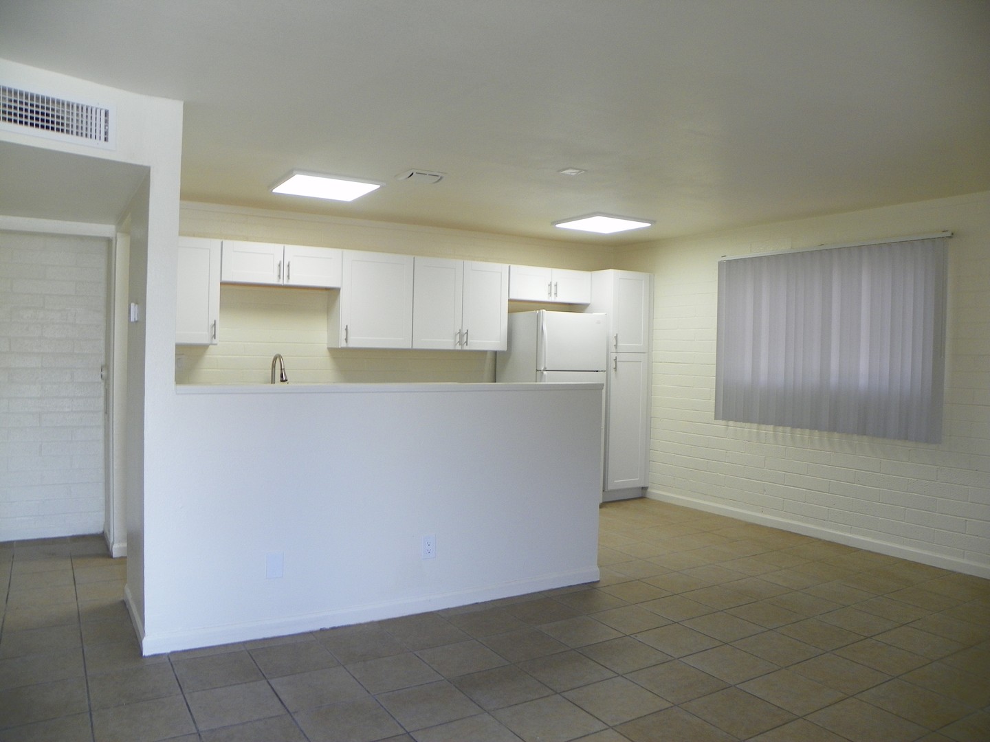 Mesa Apartment: 549 W. 9th Pl.