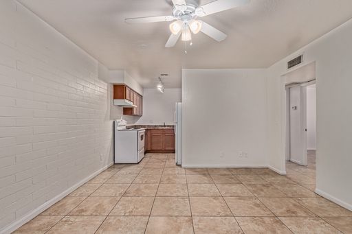 Central Phoenix 2 Bedroom Corner Unit | Gated Community | 4 Weeks FREE – photo 1