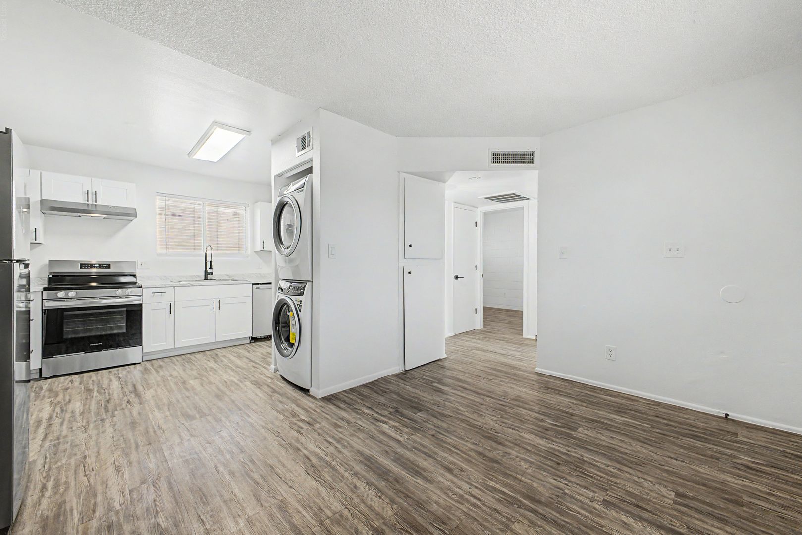 Phoenix Apartment: 9514 N. 8th St