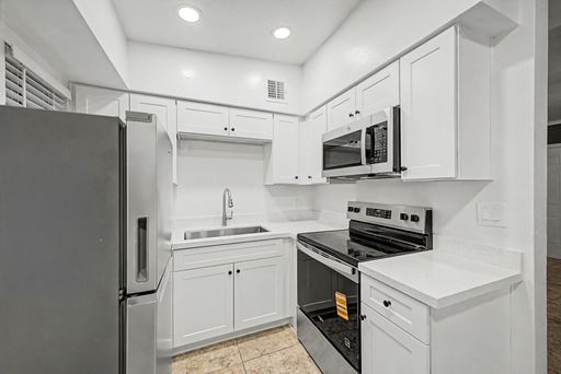 Move-In Special! 1 Bed House – 1st Month Free | 20th St & Thomas – photo 1